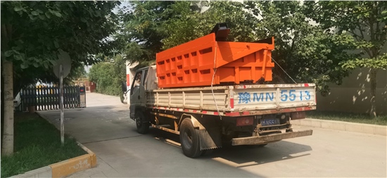 通關(guān)客戶(hù)訂購(gòu)側(cè)卸式礦車(chē)發(fā)貨成功